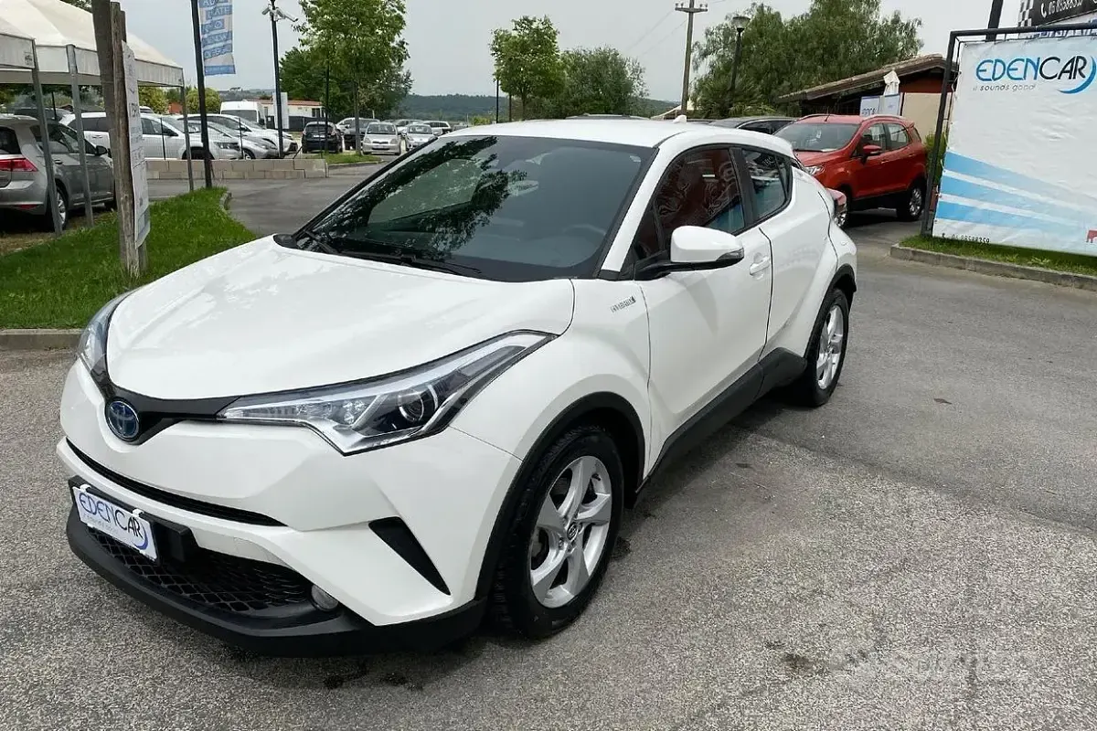 Usata Toyota C-HR Active 98 CV (72 kW) 2017 Bianco SUV