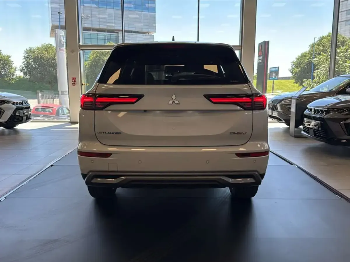 Nuova Mitsubishi Outlander P-HEV Intense 306 CV (225 kW) 2026 Other SUV