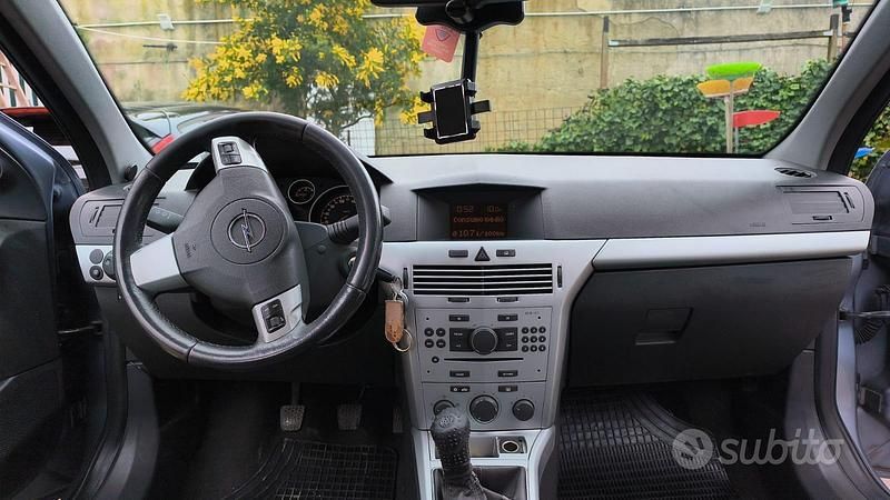 Usata Opel Astra 115 CV (84 kW) 2009 Grigio Berlina