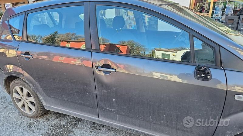 Usata Toyota Corolla Verso 2008 Grigio Monovolume