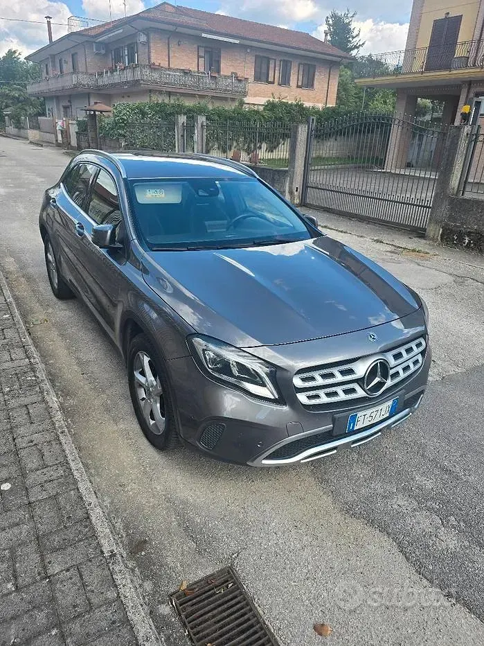Usata Mercedes GLA200 136 CV (100 kW) 2018 Grigio SUV