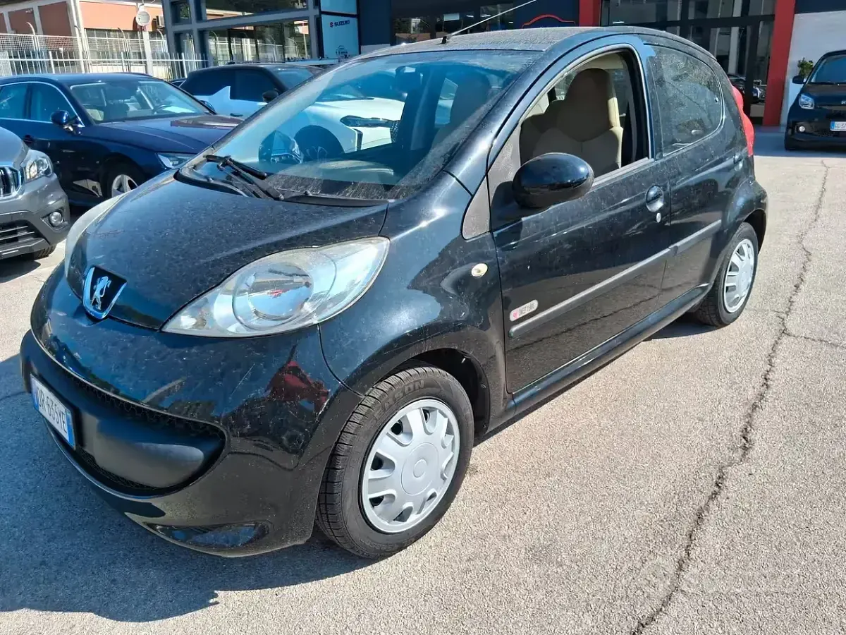 Usata Peugeot 107 68 CV (50 kW) 2008 Nero Utilitaria