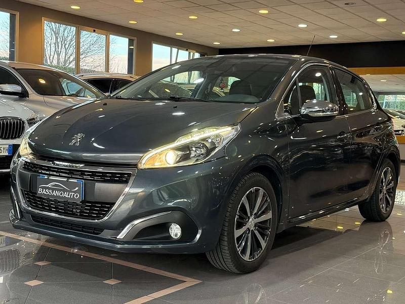Grigio Usata 2017 Peugeot 208 Access Due volumi | 7400 € (Buon prezzo) - Immagine 1/4