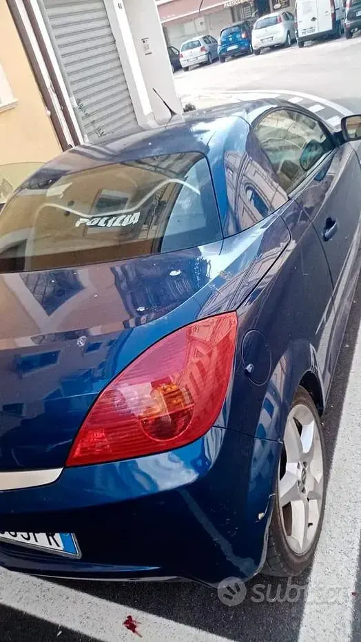 Usata Opel Tigra 90 CV (66 kW) 2005 Bluazzurro Cabrio