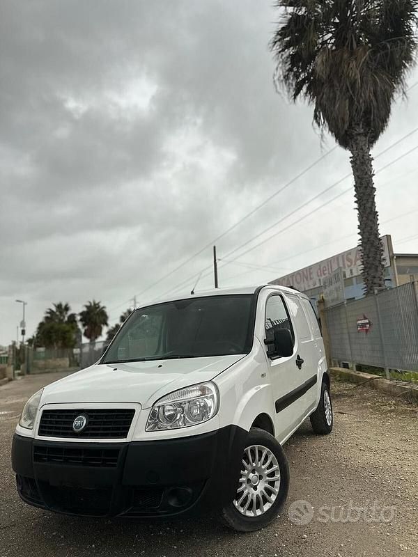 Usata Fiat Doblò Dynamic 105 CV (77 kW) 2007 Bianco Monovolume