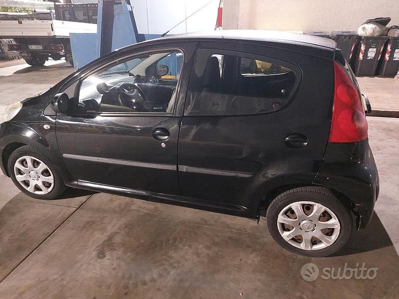Usata Peugeot 107 68 CV (50 kW) 2010 Nero Utilitaria