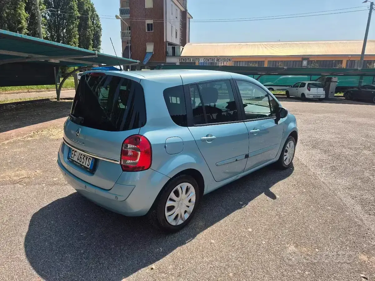 Usata Renault Modus Expression 101 CV (74 kW) 2011 Verde Monovolume
