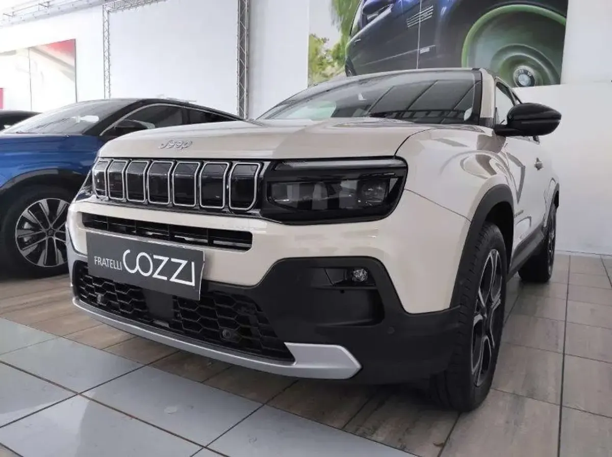 Usata Jeep Avenger EV Summit 61 kW (84 CV) 2025 Beige SUV