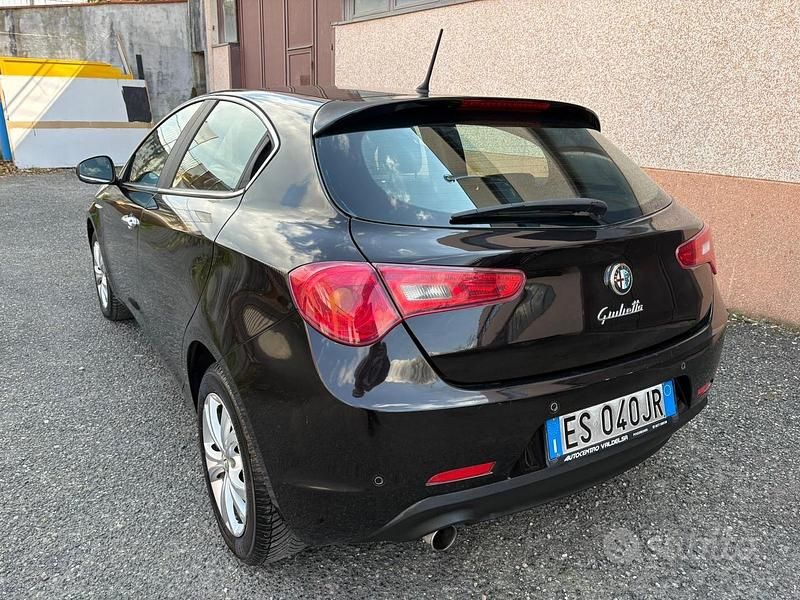 Usata Alfa Romeo Giulietta Distinctive 105 CV (77 kW) 2013 Nero Utilitaria