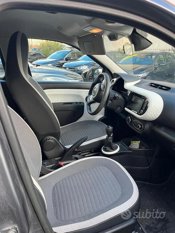 Usata Renault Twingo 65 CV (47 kW) 2023 Grigio Utilitaria