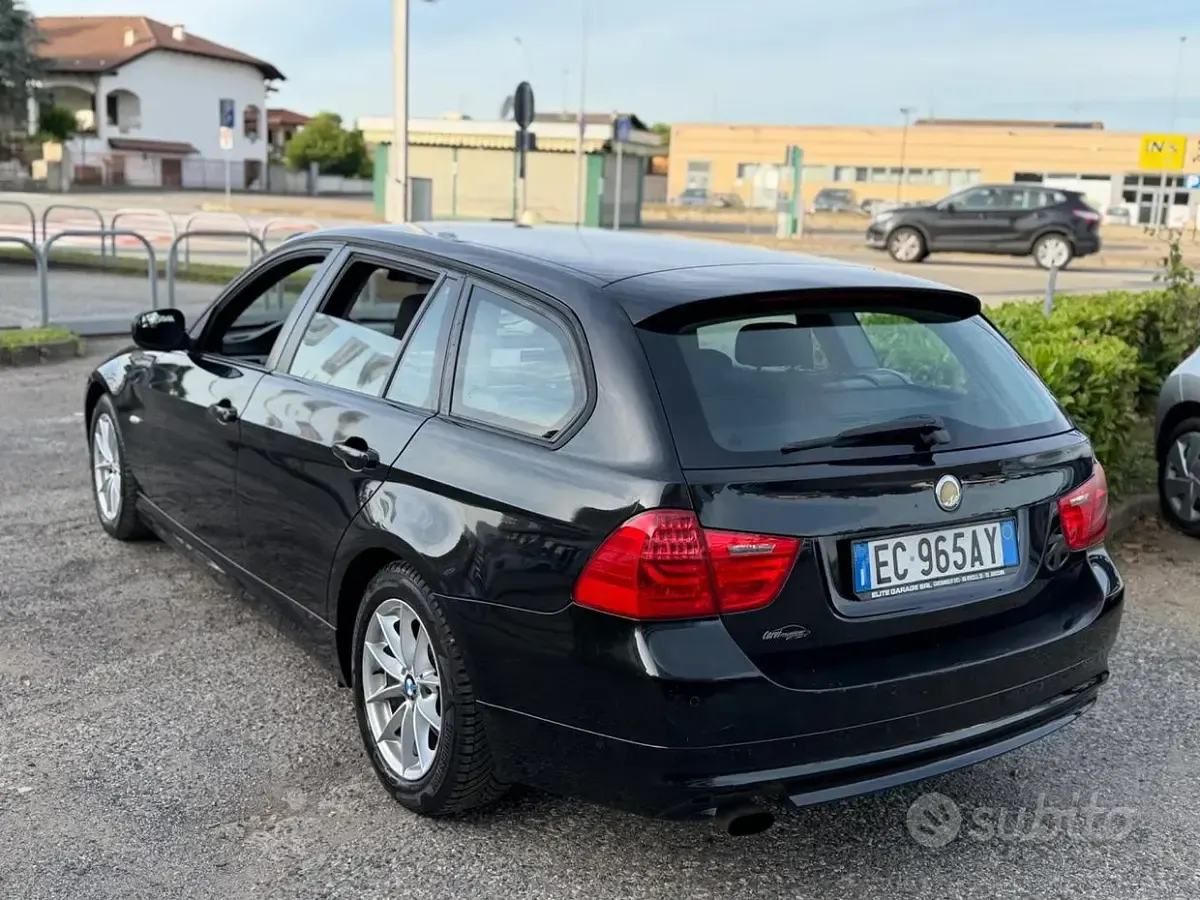 Usata BMW 318 143 CV (105 kW) 2010 Nero Berlina