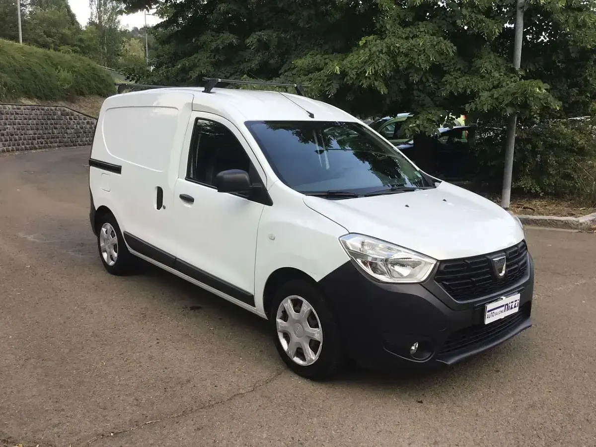 Usata Dacia Dokker Ambiance 102 CV (75 kW) 2018 Bianco Monovolume
