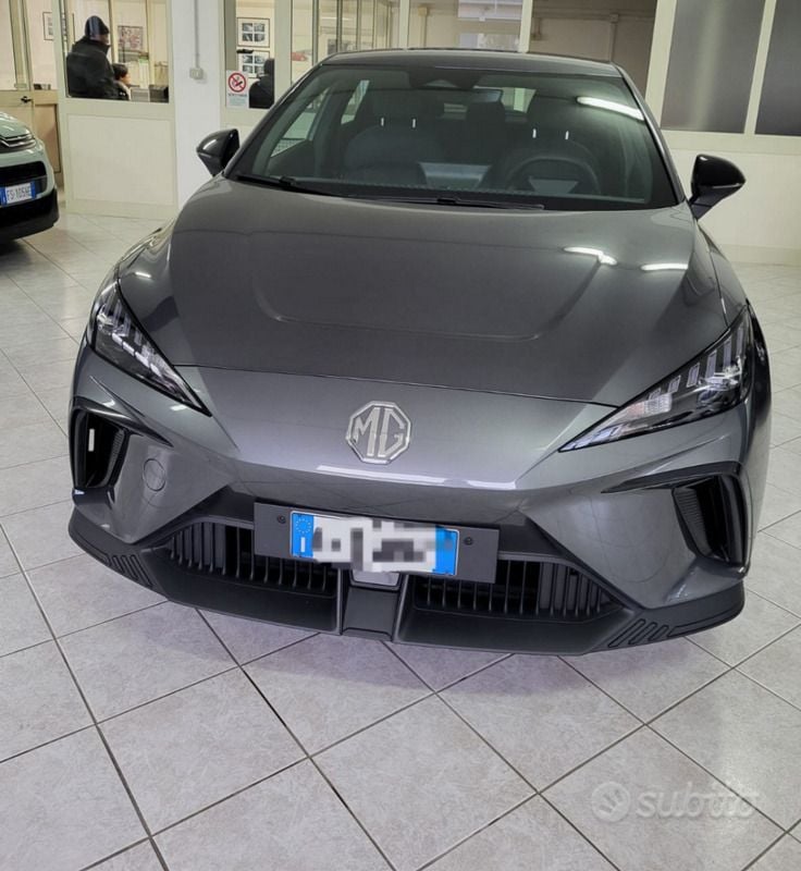 Usata MG MG4 EV 125 kW (170 CV) 2023 Grigio Utilitaria
