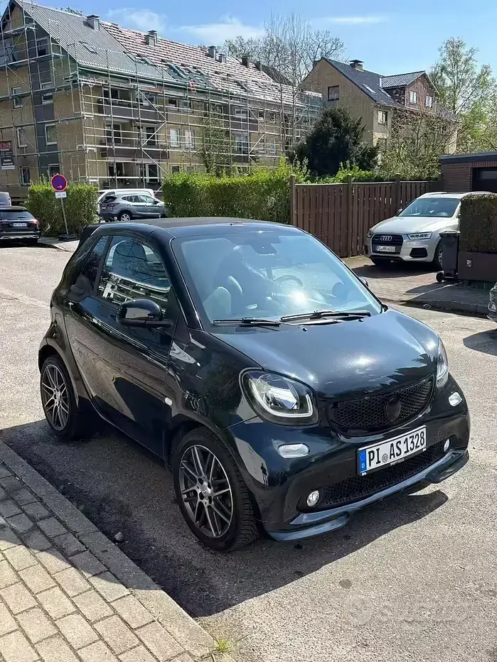 Usata Smart ForTwo Cabrio Brabus 109 CV (80 kW) 2017 Nero Cabrio