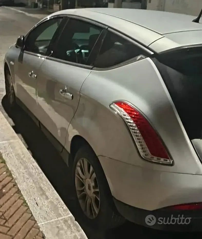 Usata Lancia Delta 90 CV (66 kW) 2009 Grigio Utilitaria