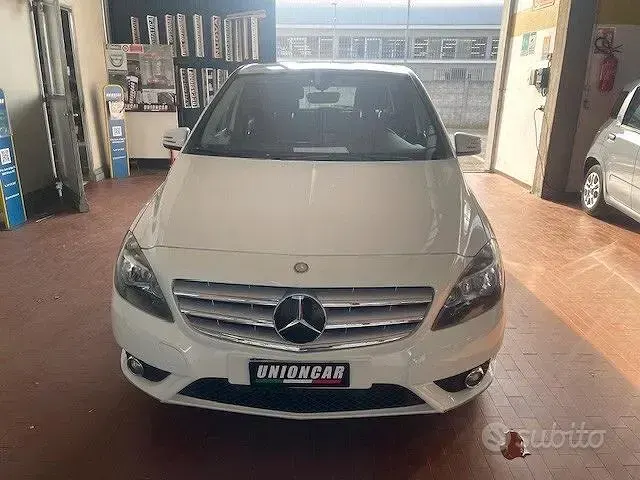 Usata Mercedes B180 Executive 122 CV (89 kW) 2012 Bianco Utilitaria