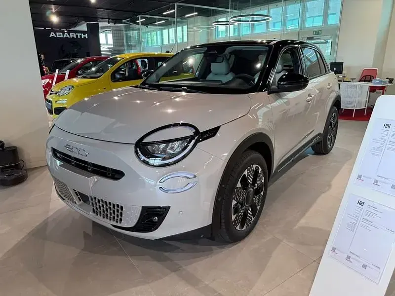 Nuova Fiat 600 La Prima 110 CV (80 kW) 2026 Beige SUV