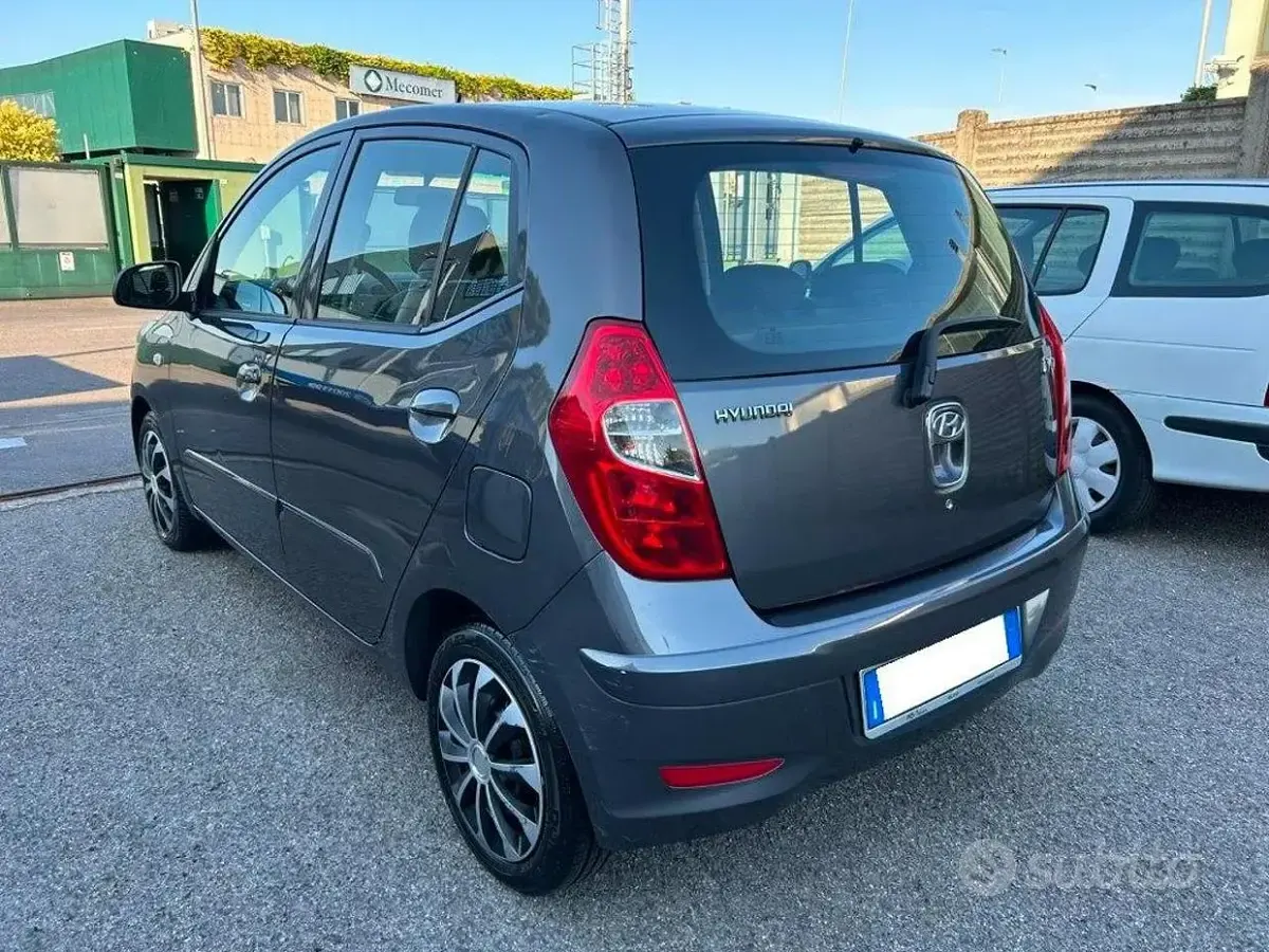 Usata Hyundai i10 69 CV (50 kW) 2011 Grigio Utilitaria