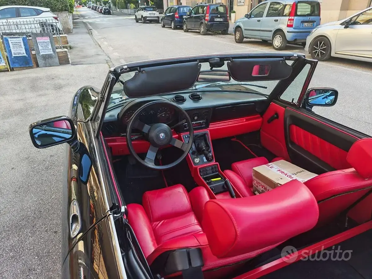 Usata Alfa Romeo Spider 122 CV (89 kW) 1990 Nero Cabrio