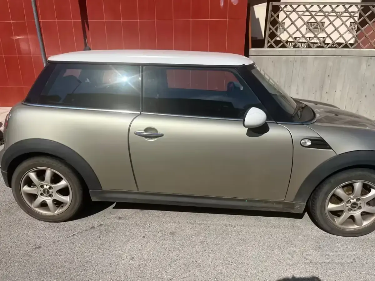 Usata Mini Cooper 120 CV (88 kW) 2007 Marrone Utilitaria