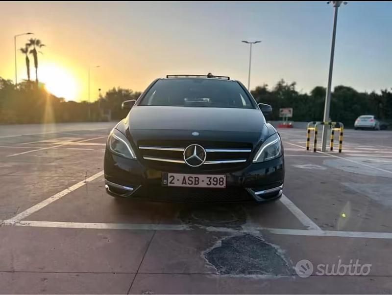 Usata Mercedes B180 2012 Nero Monovolume