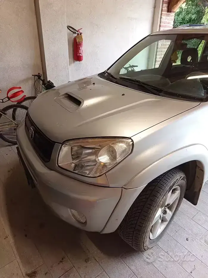 Usata Toyota RAV4 150 CV (110 kW) 2004 Grigio SUV