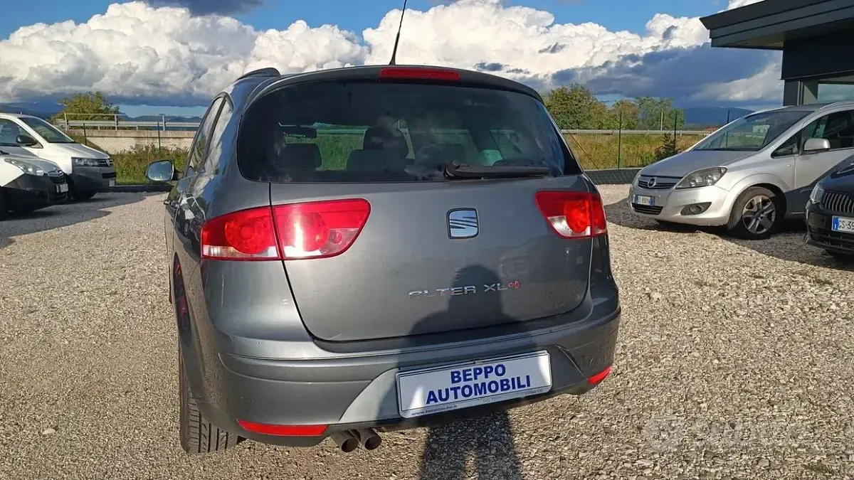 Usata Seat Altea 140 CV (102 kW) 2012 Grigio Berlina