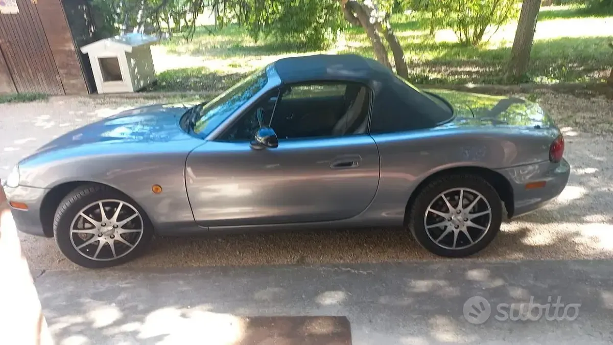 Usata Mazda MX5 110 CV (80 kW) 2001 Grigio Cabrio