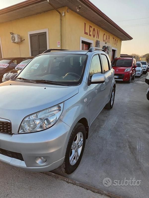 Usata Daihatsu Terios 104 CV (76 kW) 2010 Grigio SUV