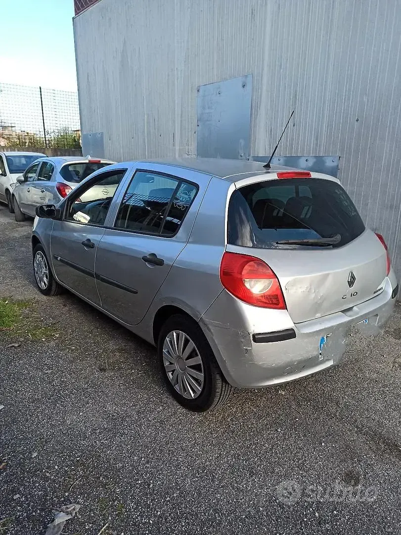 Usata Renault Clio 75 CV (55 kW) 2007 Grigio Utilitaria