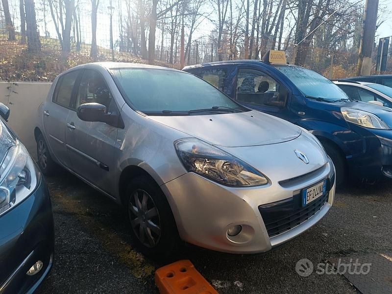 Usata Renault Clio II 101 CV (74 kW) 2011 Grigio Berlina