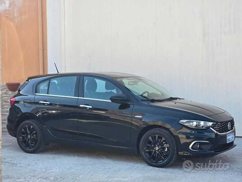 Usata Fiat Tipo Lounge 120 CV (88 kW) 2017 Nero Berlina