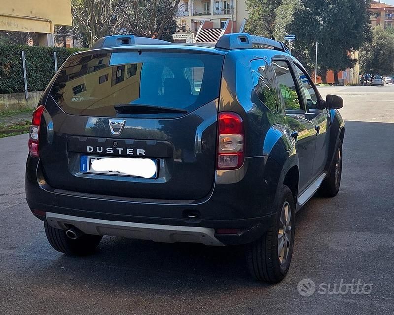 Usata Dacia Duster Lauréate 110 CV (80 kW) 2015 Grigio SUV