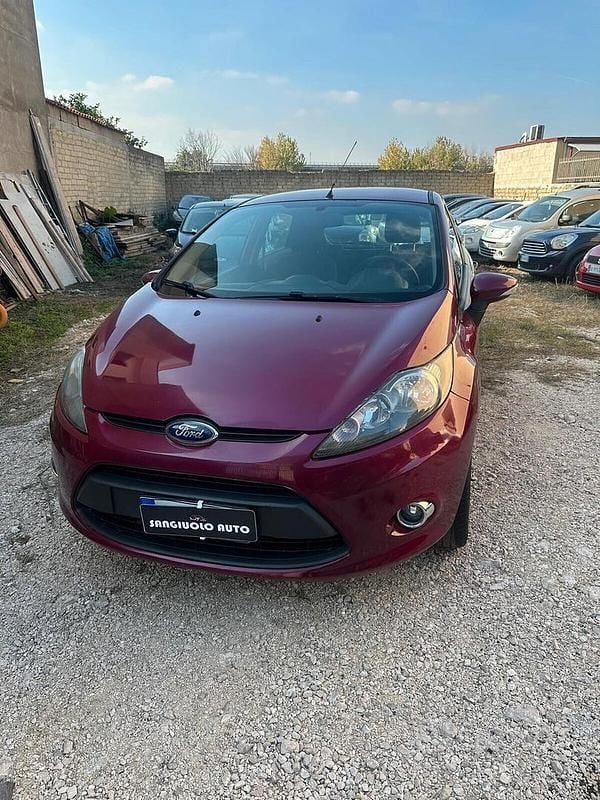 Usata Ford Fiesta 96 CV (70 kW) 2012 Rosso Berlina