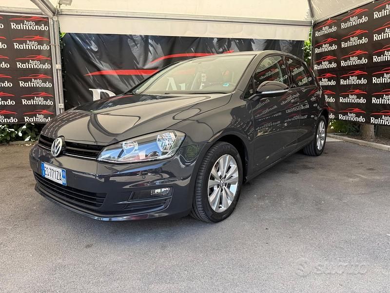 Grigio Usata 2013 VW Golf VII Highline Tre volumi | 5900 € (Buon prezzo) - Immagine 1/4