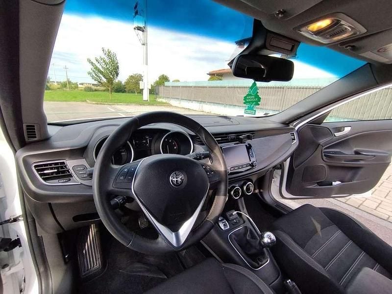 Usata Alfa Romeo Giulietta 120 CV (88 kW) 2020 Bianco Utilitaria