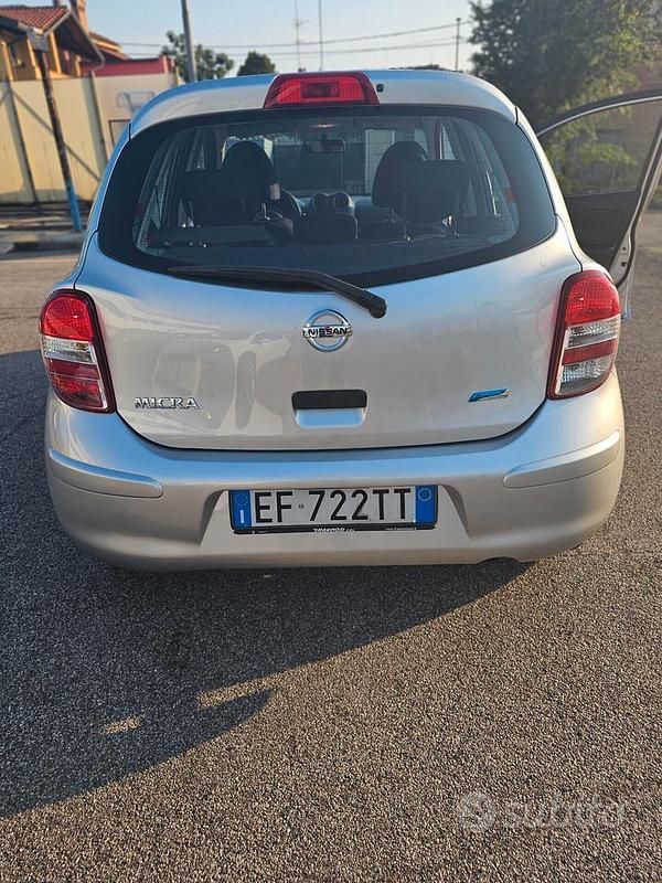 Usata Nissan Micra Tekna 80 CV (58 kW) 2011 Argento Utilitaria