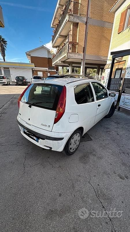Usata Fiat Punto 60 CV (44 kW) 2001 Utilitaria
