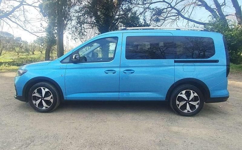 Usata Ford Tourneo Active 122 CV (89 kW) 2023 Boundless blu Monovolume