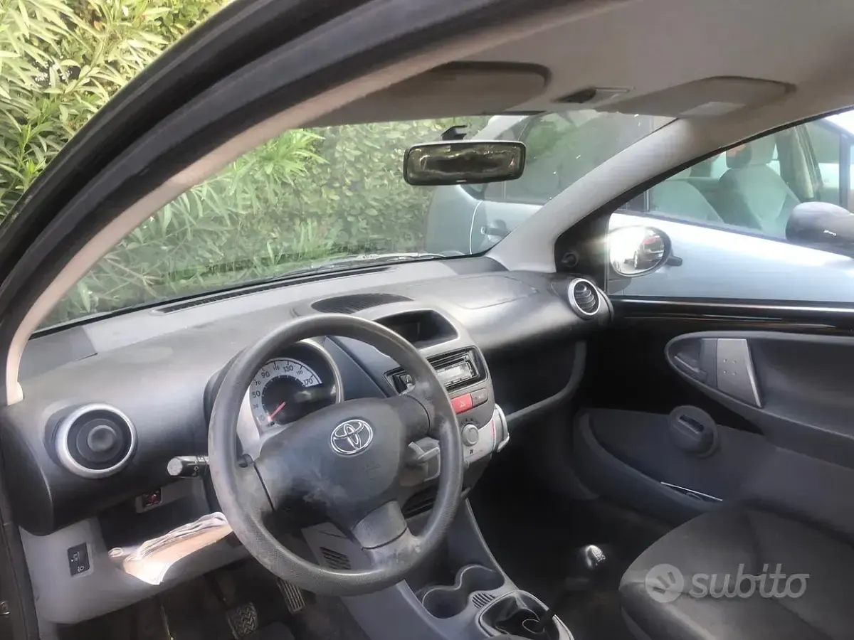 Usata Toyota Aygo Sol 54 CV (39 kW) 2007 Nero Utilitaria