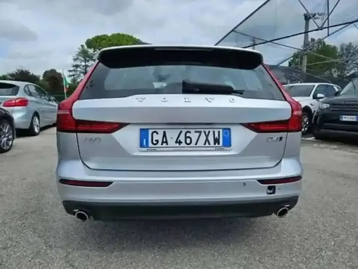 Usata Volvo V60 Business Edition 190 CV (139 kW) 2020 Argento Station wagon