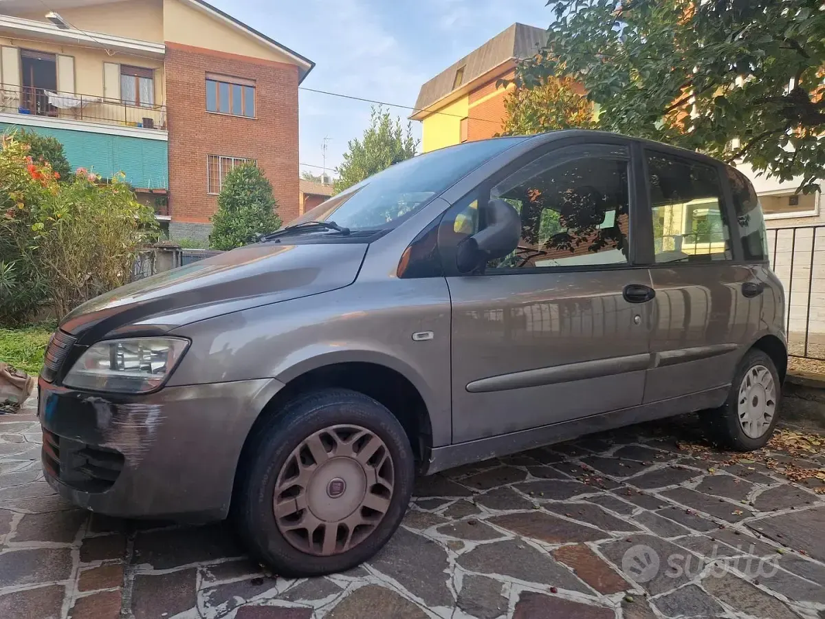 Usata Fiat Multipla 103 CV (75 kW) 2006 Grigio Monovolume