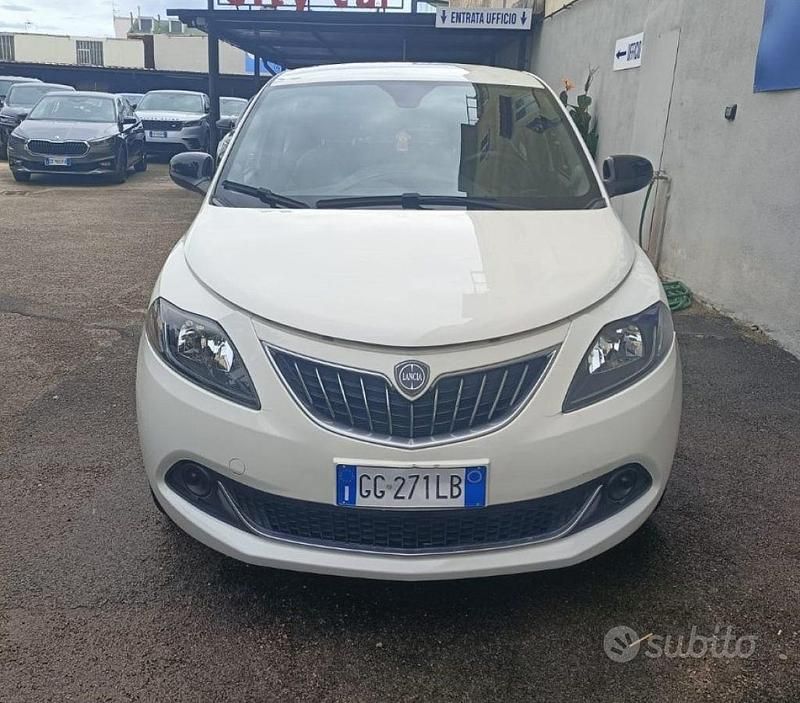 Usata Lancia Ypsilon Silver 69 CV (50 kW) 2021 Bianco pastello Utilitaria
