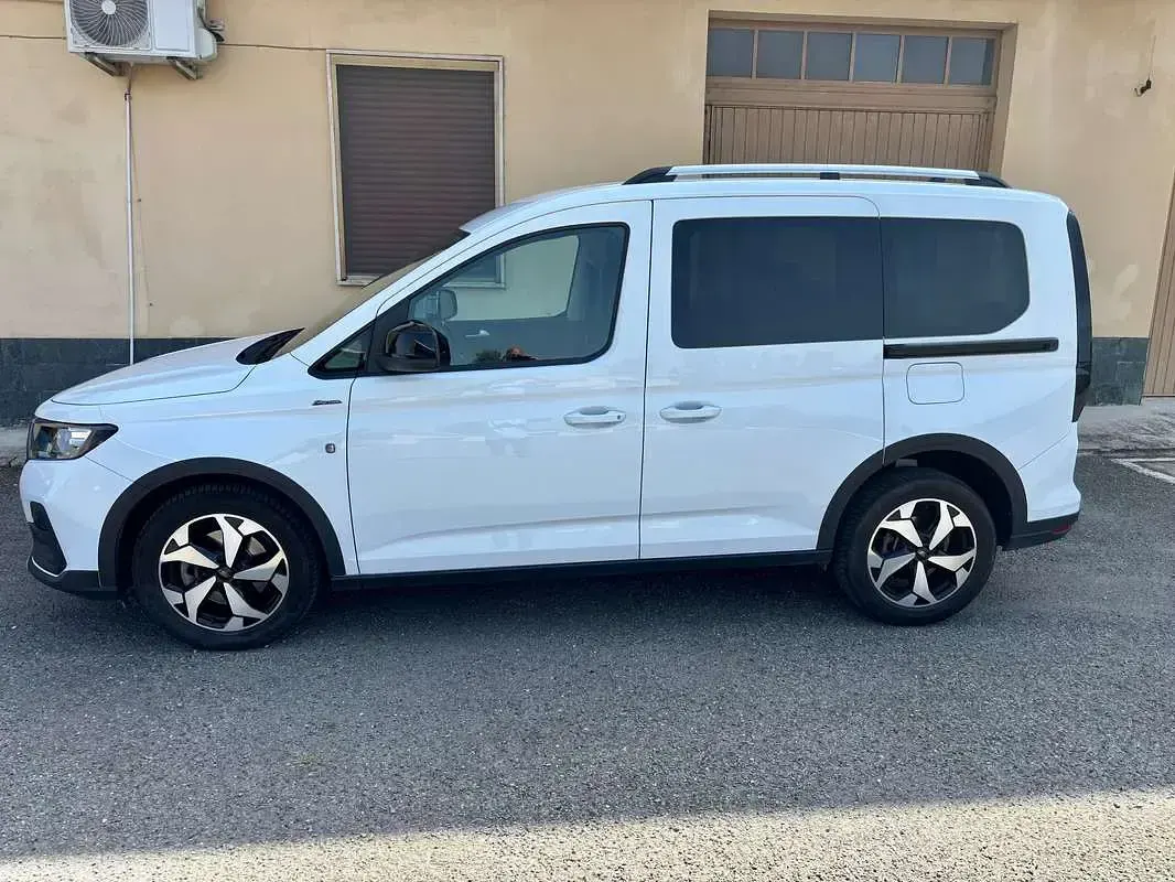 Usata Ford Tourneo Connect 122 CV (89 kW) 2023 Bianco Monovolume