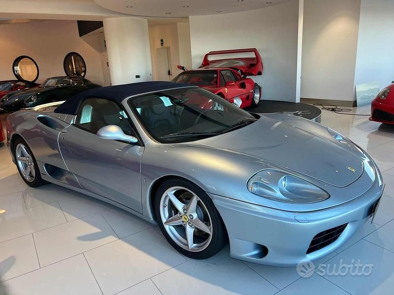 Usata Ferrari 360 400 CV (294 kW) 2002 Grigio Cabrio