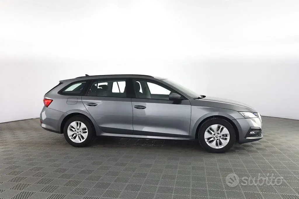 Usata Skoda Octavia 116 CV (85 kW) 2023 Grigio Station wagon