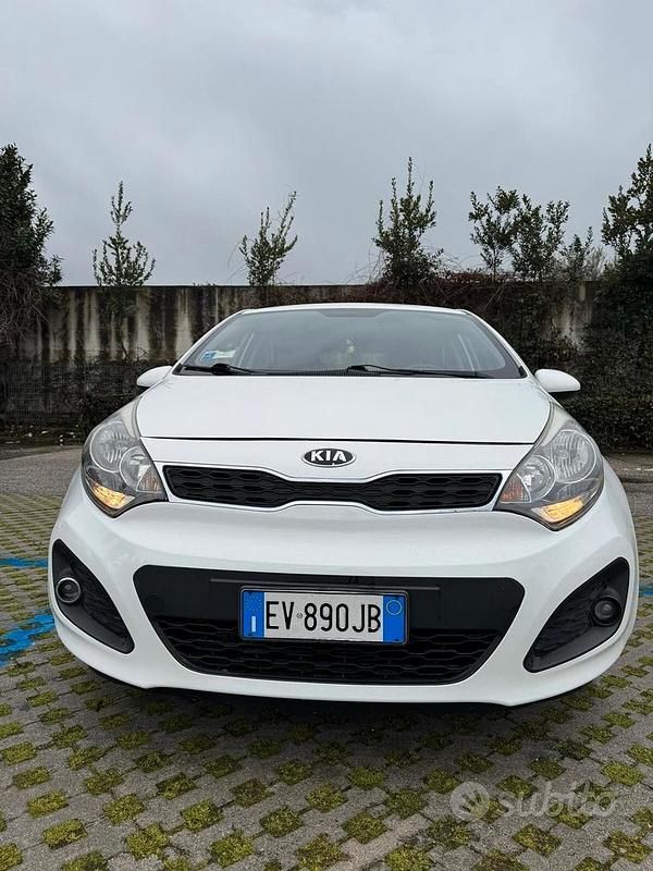 Bianco Usata 2014 Kia Rio Active Berlina | 4599 € (Buon prezzo) - Immagine 1/4