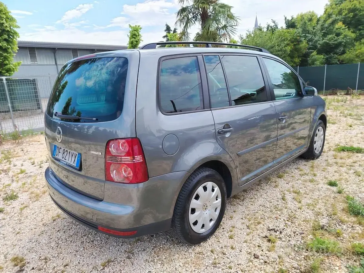 Usata VW Touran Trendline 109 CV (80 kW) 2007 Grigio Monovolume