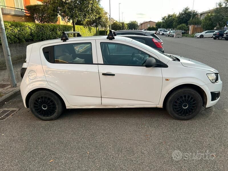 Bianco Usata 2012 Chevrolet Aveo Tre volumi | 1000 € (Super prezzo) - Immagine 1/1