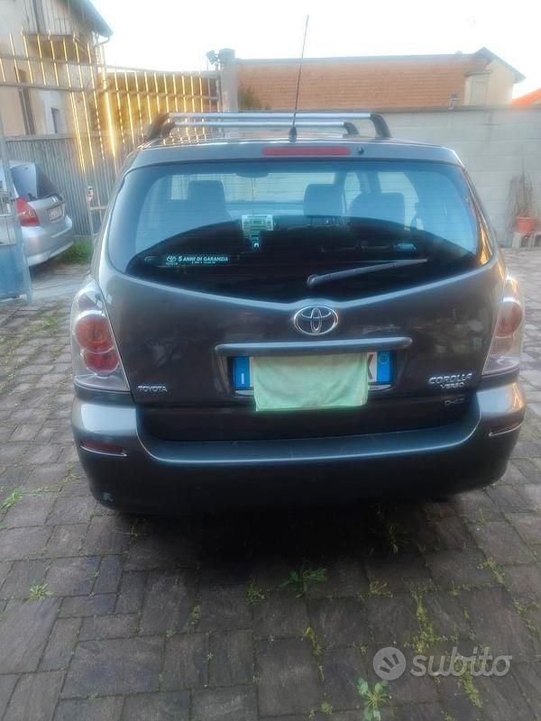 Usata Toyota Corolla Verso 2006 Grigio Monovolume